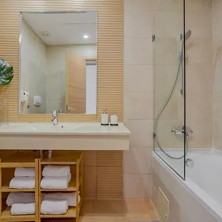 Studio Rin Grand Apartment *